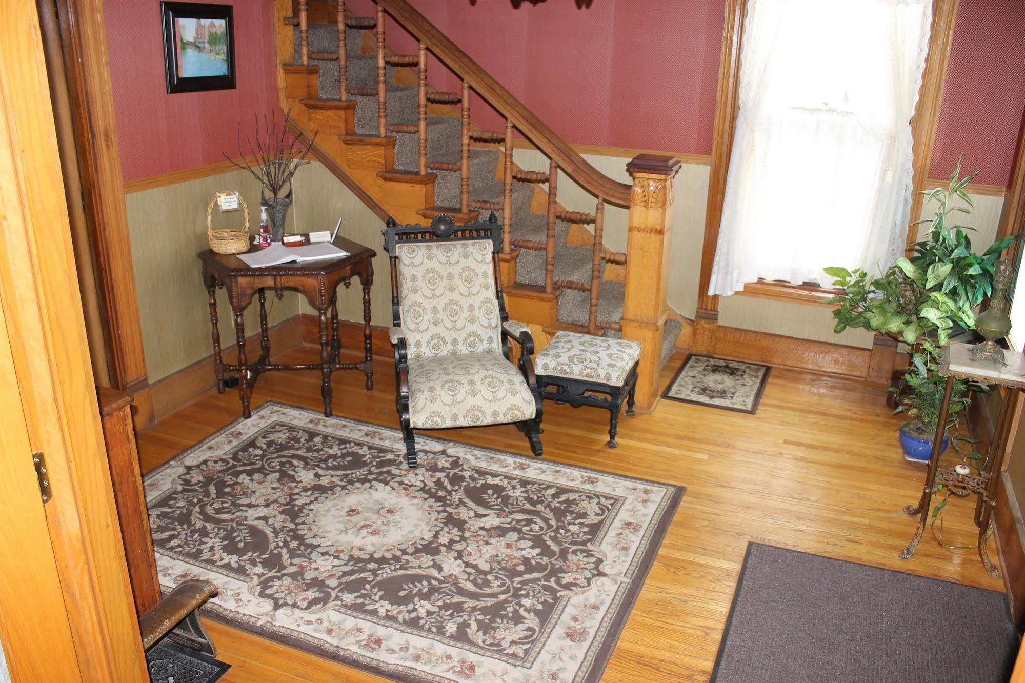 The Harney House 2*